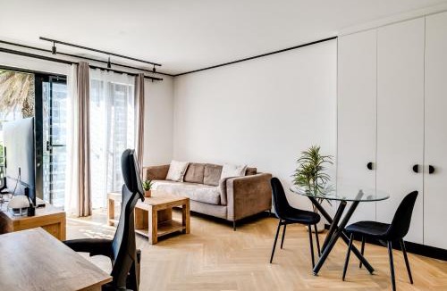 Century City Apartment | Palm Haven