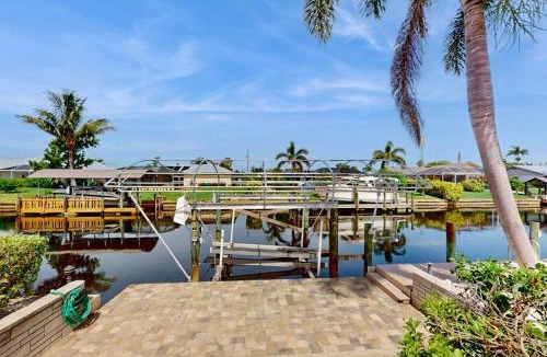 Yacht Club House | Palm Hideaway