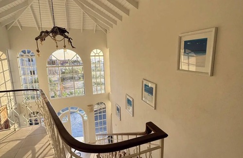 Mullins Apartment | Palm Retreat luxury 4 bedroom maisonette with pool, just 400m from Mullins Beach