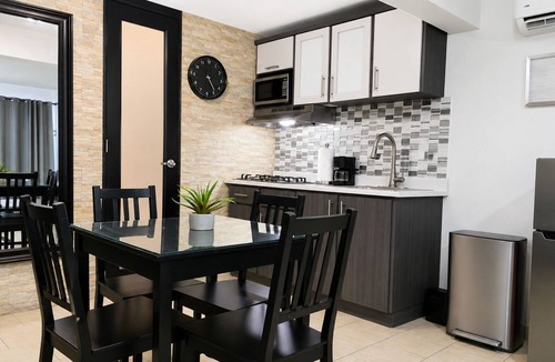 Piedras Blancas Apartment | Palm's Luxury Suite with Jacuzzi