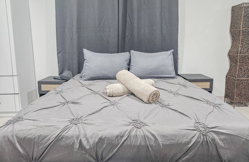 Apia House | Palm Studio+Extra Bdrm, Lelata | Free-Wifi, Aircon, Netflix