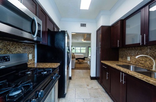 City Center Apartment | Palm Suite Large Studio steps to Lincoln Rd South Beach