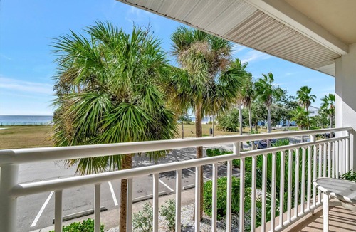 Ruskin Apartment | Palm Terrace Waterfront Htd Pool Hot Tub Tennis