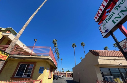 North Hills East Hotel | Palm Tree Inn