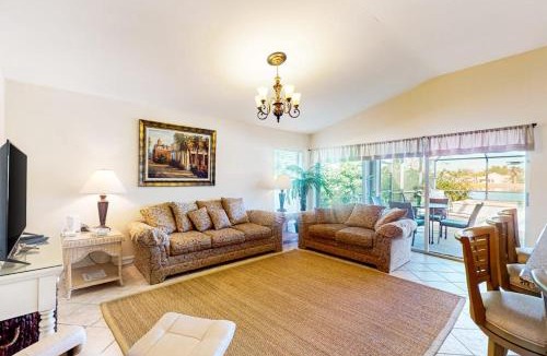 Beachwalk Isles House | Palm Tree Paradise