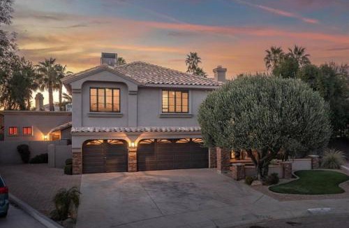 Paradise Valley Village Villa | Palm Tree ParadiseSportcourtPutting GreenTetherballGame RoomHeated PoolSpa