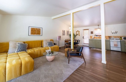 Clarksville Cottage | Palma Plaza Unit C