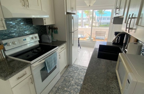 La Grande Princesse Condo | Palms Trees & Oceanfront Condo: FAB Reviews -So Cozy 2BD-2Bath,Deck,Pool & WiFi