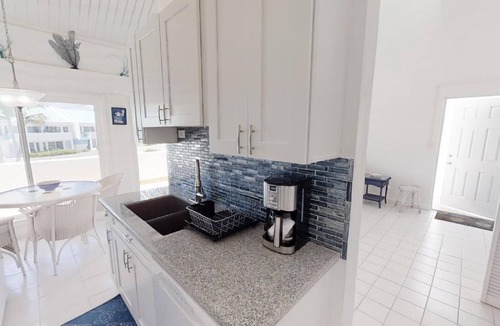 La Grande Princesse Condo | Palms Trees & Oceanfront Condo: FAB Reviews -So Cozy 2BD-2Bath,Deck,Pool & WiFi