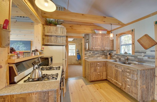 Palmyra Cottage | Palmyra Cottage w/ Deck on Whites Pond!