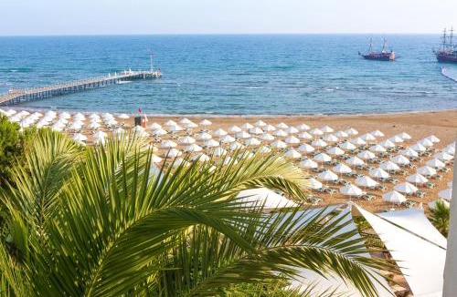 Side Resort | Paloma Perissia