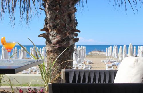 Side Resort | Paloma Perissia