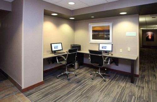 Downtown - Waterfront House | Pamper Yourself in a Luxurious Escape! W/ WiFi