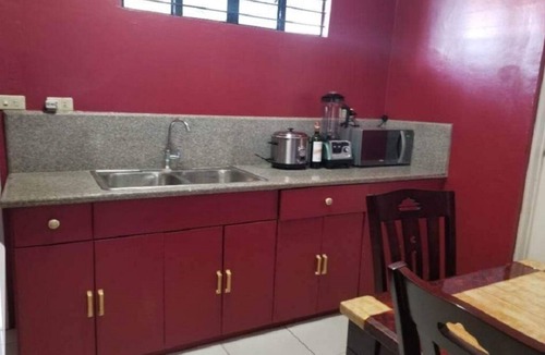 Laoag House | Pancho Villa Roomy 2 bedroom house large enclosed yard 3 min from Robinson Mall!