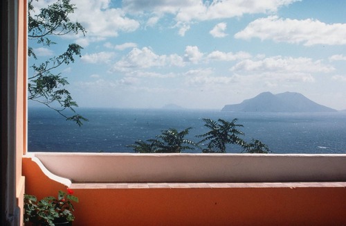 Stimpagnato House | Panorama house on a place of power: top of Filicudi