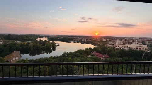 Sector 1 Apartment | Panorama Bucharest Apolonium Lake Views