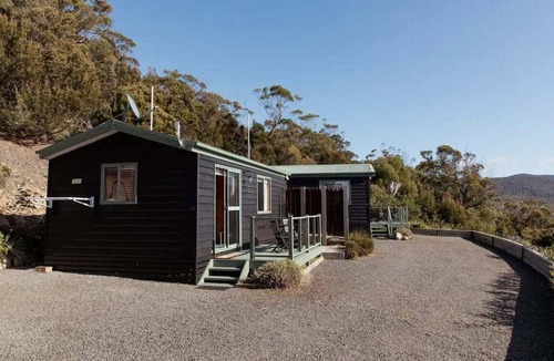 Bicheno Cabin | Panorama Cabin - a cosy shack and an epic view (A)