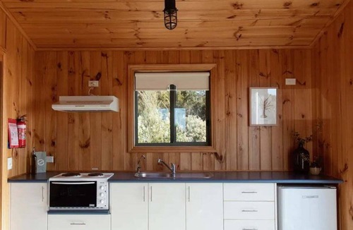 Bicheno Cabin | Panorama Cabin - a cosy shack + an unreal view (B)