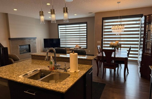Panorama Hills House | Panorama Haven! Few mins to YYC Airport and other amenities