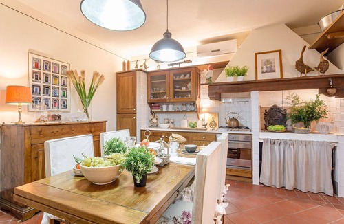 Lucca Villa | Panoramic 4 Bedrooms Farmhouse with Private Pool in Lucca close to Town Centre