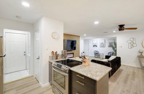 White Rock Hills Cottage | Panoramic 4BR 3B Home With Pool, Grill, Sauna & Game Room