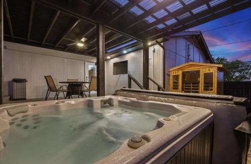 White Rock Hills House | Panoramic 4BR 3B Home with Pool Grill Sauna & Game Room