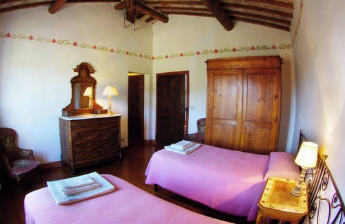 Foiano della Chiana Other | Panoramic apartment in old farmhouse. Farm with historic wine cellar.