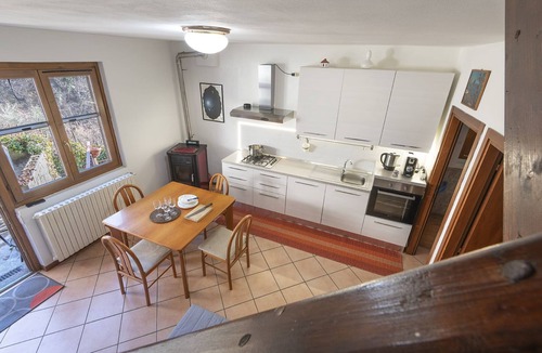 Berbenno di Valtellina House | Panoramic Alpine House near Sentiero Valtellina