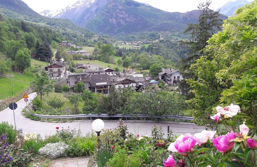 Villeneuve Apartment | Panoramic Apartment Entrance Valleys Gran Paradiso National Park