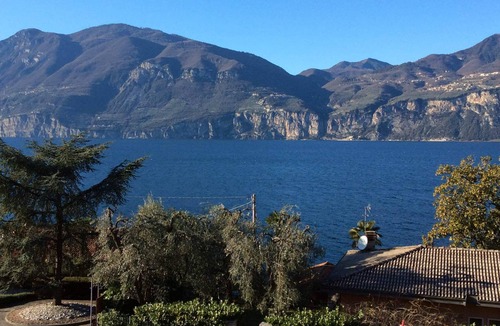 Brenzone sul Garda Apartment | PANORAMIC APARTMENT SITUATED IN THE TOWN CENTER WITH LAKE VIEW