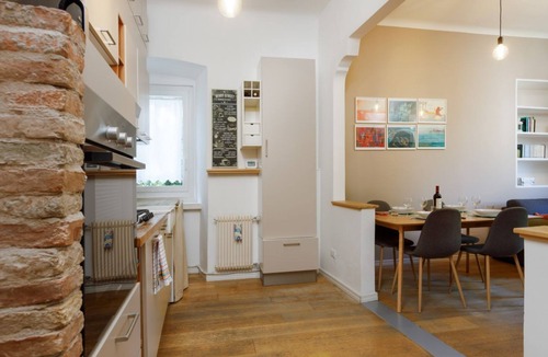 Barriera Vecchia-San Giacomo Apartment | Panoramic Apartment, steps from the City Center