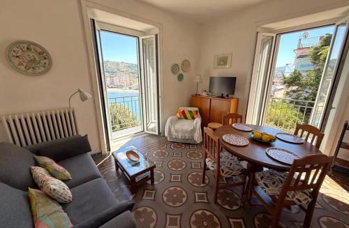 Agropoli Apartment | Panoramic Apartments in Villa in Center "The Beach and The Cliff" 1