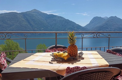 Santa Maria - Rezzonico Apartment | Panoramic balcony vacation apartment Paradiso with lake view on Lake Como