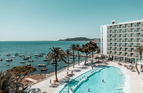 Figueretas Resort | Panoramic balcony views, double whirlpool bathtub in Life suite at Ibiza Twins