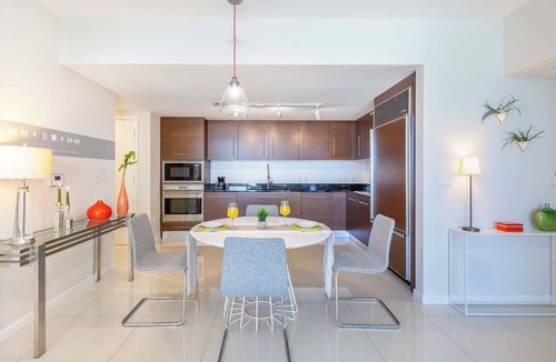 Downtown Miami Apartment | Panoramic Bay View High-Rise | Iconic Brickell .
