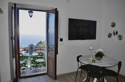 Castelmola Apartment | Panoramic cottage 100 mt from the main square view Taormina and Calabria