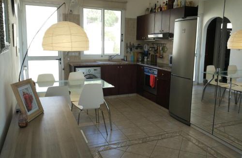 Chlorakas Apartment | Panoramic Eden