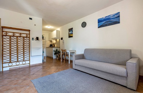 Malcesine Apartment | 'Panoramic Green' Studio with Lake View, Private Terrace and Wi-Fi