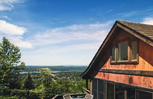 Beacon House | Panoramic Hudson Valley Views at Romantic and Private Mountainside Estate