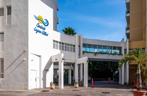 Puerta de Tierra Apartment | Panoramic Lagoon Studio + Resort Pool