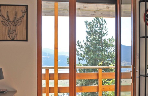 Les Angles Ski Chalet | Panoramic lake and mountain views, Bas de Chalet