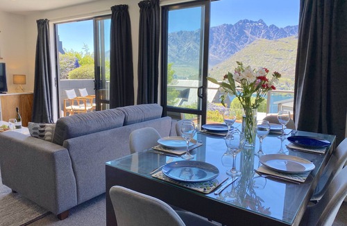 Queenstown House | Panoramic lake & mountain views | Ski/Bike storage | Parking | Queenstown 3BR