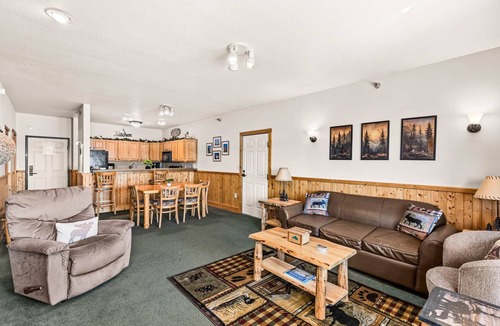 Two Harbors Condo | Panoramic Lake Superior Views 1 BR w/King Suite, All Season Hot Tub & Pools