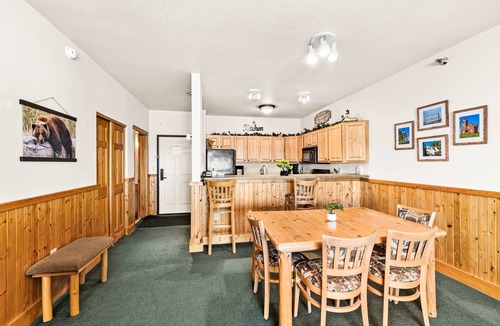 Two Harbors Condo | Panoramic Lake Superior Views 1 BR w/King Suite, All Season Hot Tub & Pools