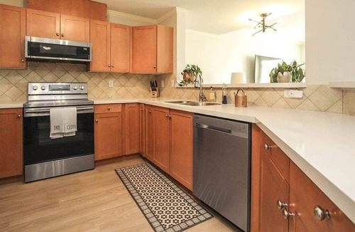Central Okanagan Resort | Panoramic Lake View Fabulous 2-storey Townhome in Discovery Bay Resort