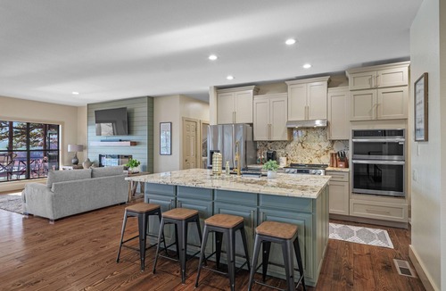 Beaver Shores House | Panoramic Lake View! Minutes from Rogers! 10+ Guests