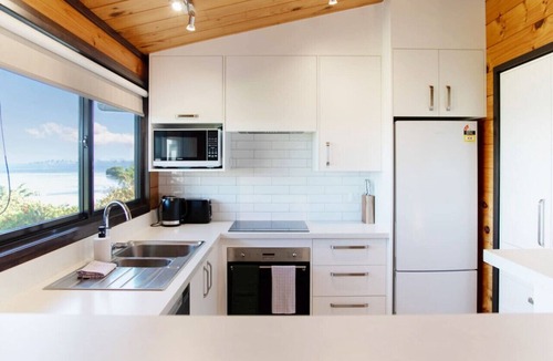 Hamurana House | Panoramic Lake Views | Spacious & Relaxed with Private Beach