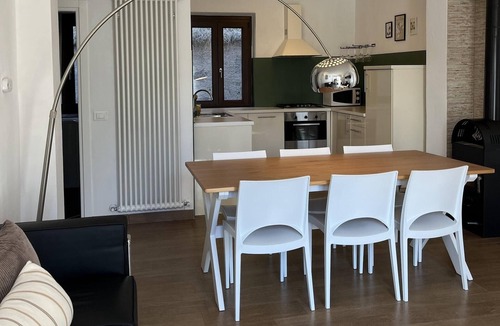 Val Maria-Pur Apartment | Panoramic Lakefront Apartment for 5