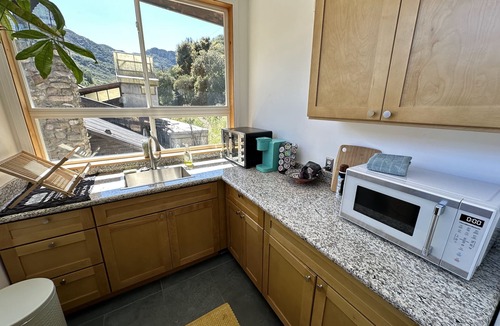 Topanga House | Panoramic Loft with Deck, Private Trails and Creek