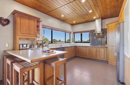 Te Awamutu House | Panoramic mountain and rural views - central to key destinations
